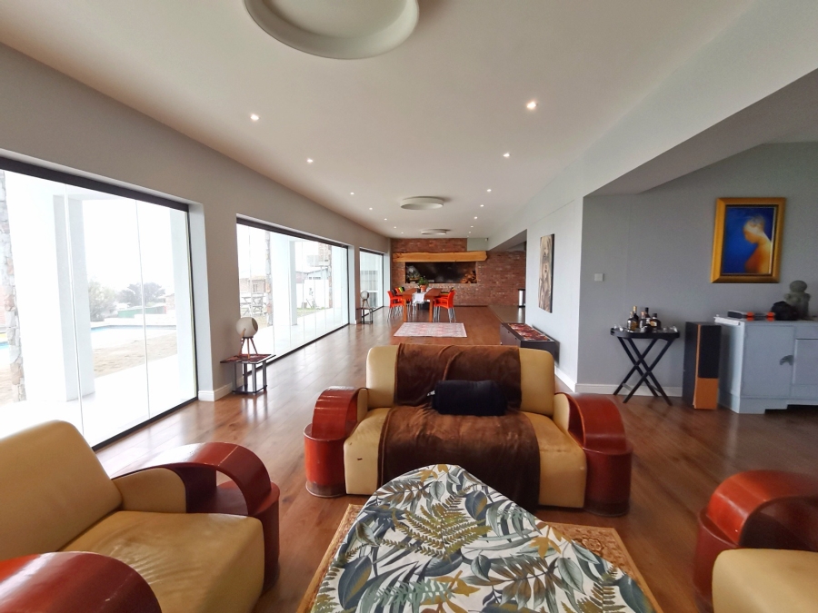 5 Bedroom Property for Sale in Chanteclair Western Cape